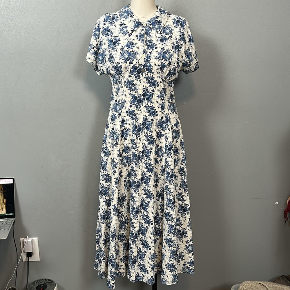 Vintage Floral Blue and White Women's Dress Corset Style Chest size 4 to 6